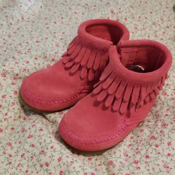 Minnetonka Other - Shoes